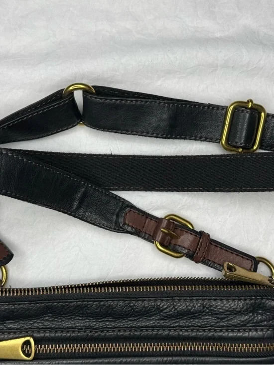 Fossil Black Leather Crossbody Gold tone Hardware - Picture 12 of 12